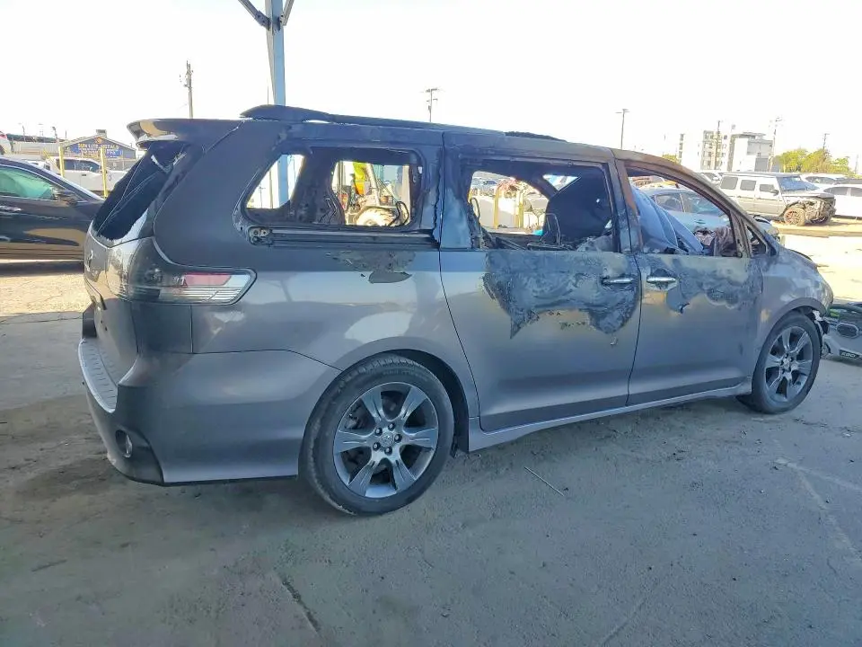 2015 TOYOTA SIENNA SPORT  
