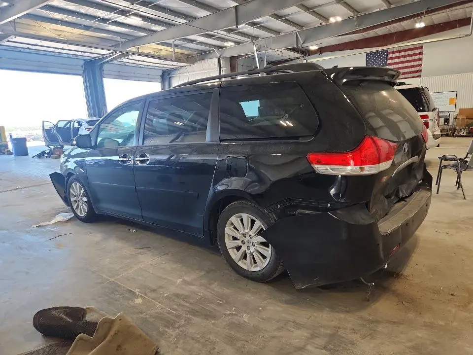 2013 TOYOTA SIENNA LIMITED 7-PASSENGER  