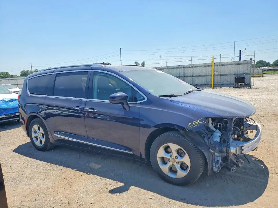 2017 CHRYSLER PACIFICA TOURING L PLUS  