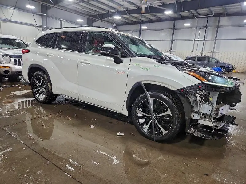 2021 TOYOTA HIGHLANDER XSE  