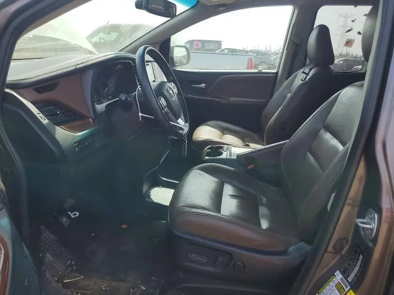 2017 TOYOTA SIENNA LIMITED PREMIUM 7-PASSENGER  