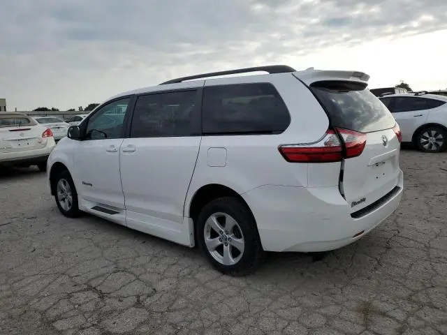 2019 TOYOTA SIENNA LE  