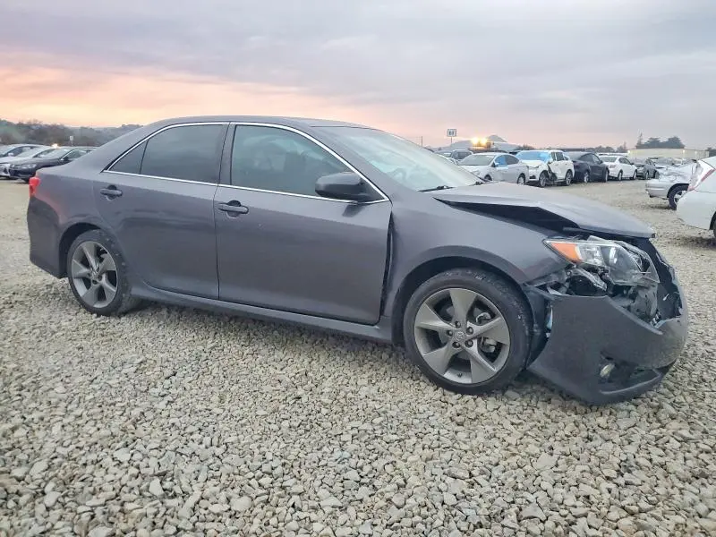 2014 TOYOTA CAMRY SE  