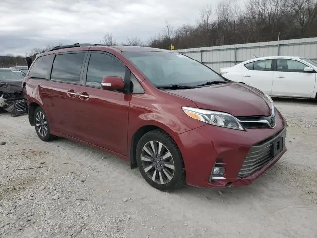 2019 TOYOTA SIENNA XLE  