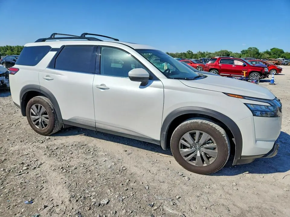 2025 NISSAN PATHFINDER SV  