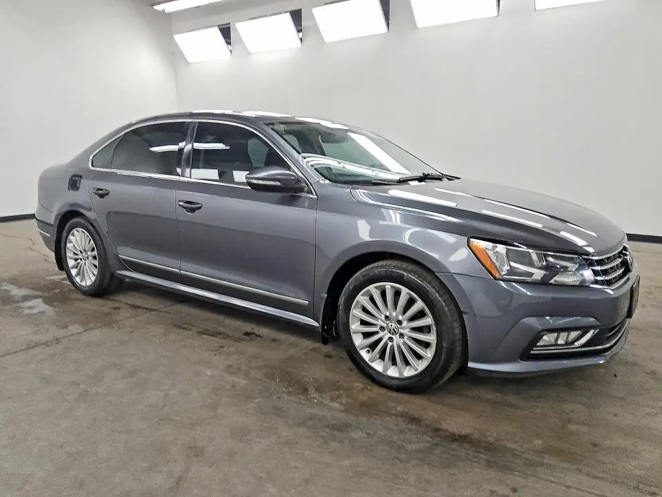 2016 VOLKSWAGEN PASSAT SE  
