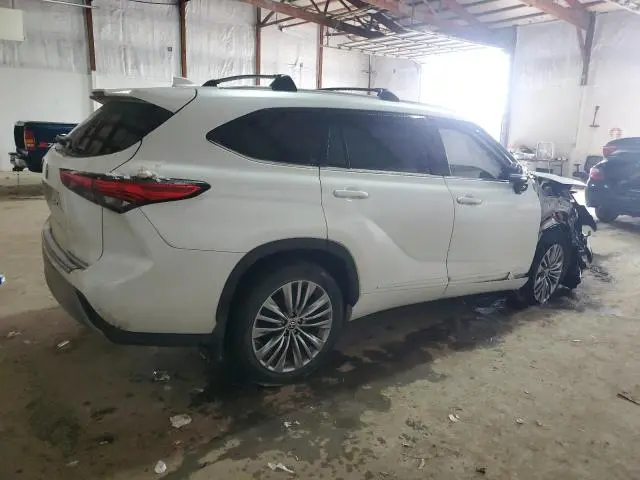 2022 TOYOTA HIGHLANDER PLATINUM  