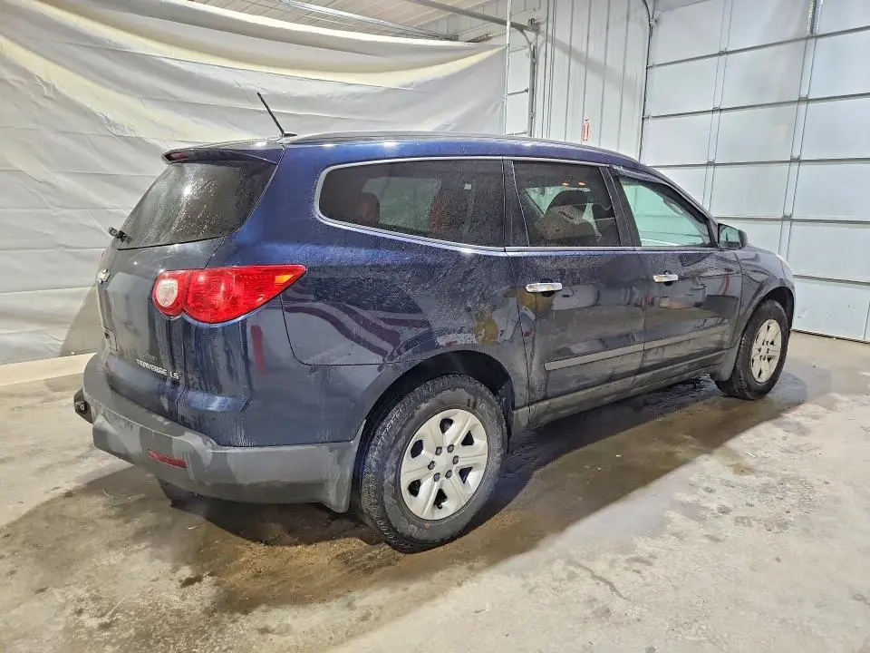 2011 CHEVROLET TRAVERSE LS  