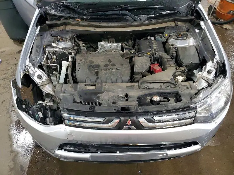 2014 MITSUBISHI OUTLANDER SE  