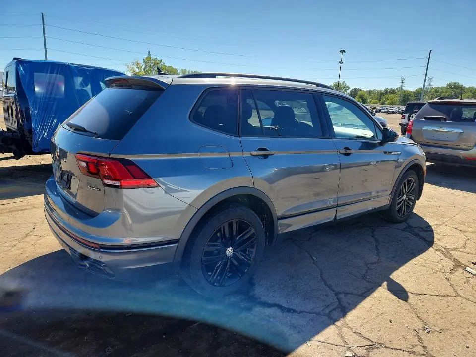 2022 VOLKSWAGEN TIGUAN SE R-LINE BLACK  