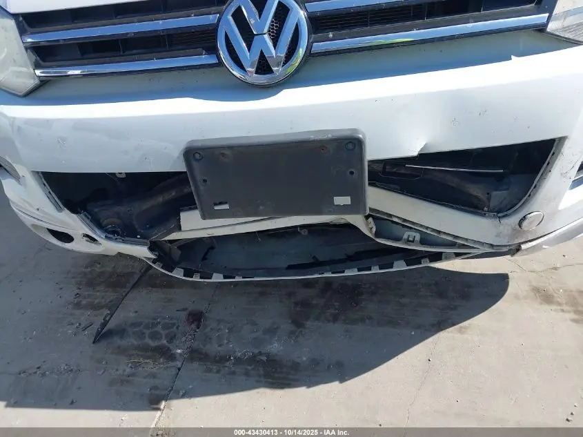 2013 VOLKSWAGEN TOUAREG VR6 SPORT
