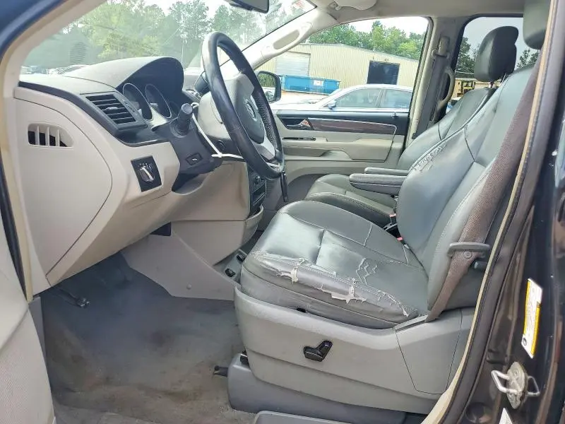 2010 VOLKSWAGEN ROUTAN SE  
