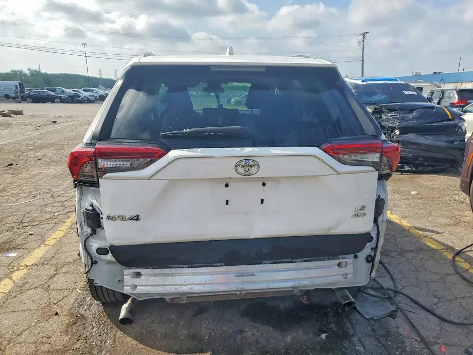 2020 TOYOTA RAV4 LE  