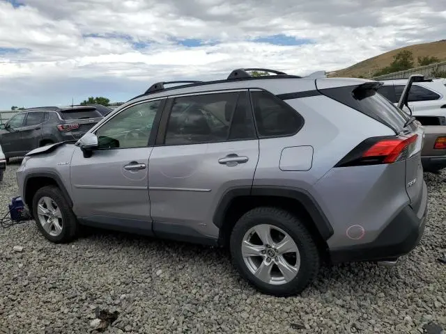 2021 TOYOTA RAV4 XLE  