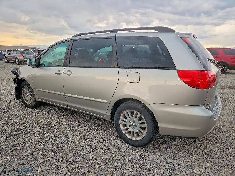 2010 TOYOTA SIENNA XLE  