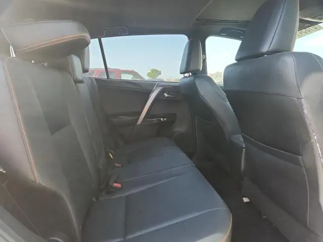 2016 TOYOTA RAV4 SE  