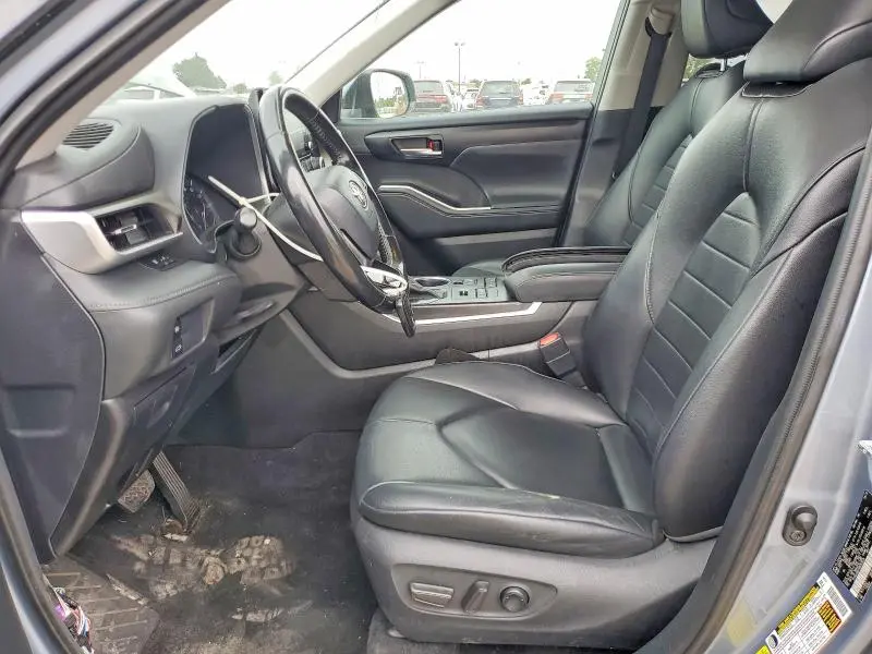 2021 TOYOTA HIGHLANDER XLE  