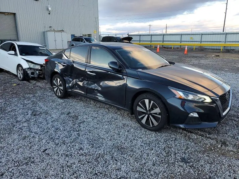 2022 NISSAN ALTIMA SV  