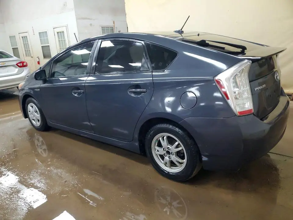 2010 TOYOTA PRIUS III  