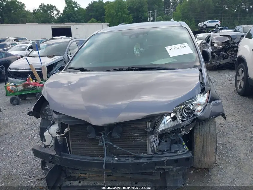 2019 TOYOTA SIENNA LE 8 PASSENGER