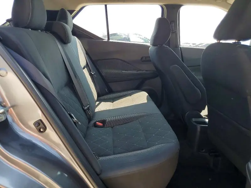 2020 NISSAN KICKS S  