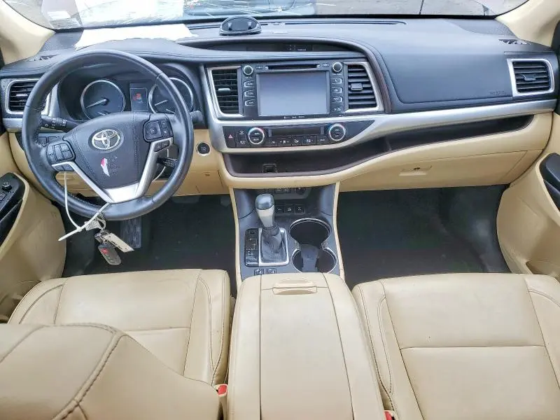 2017 TOYOTA HIGHLANDER SE  