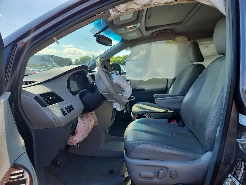 2014 TOYOTA SIENNA XLE 8-PASSENGER  