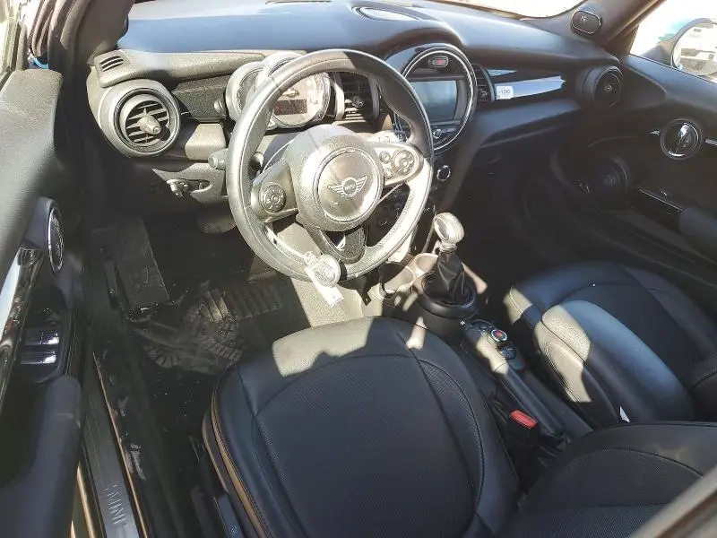 2019 MINI COOPER   