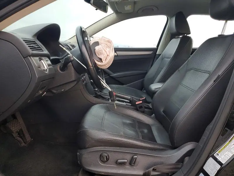 2015 VOLKSWAGEN PASSAT SE  