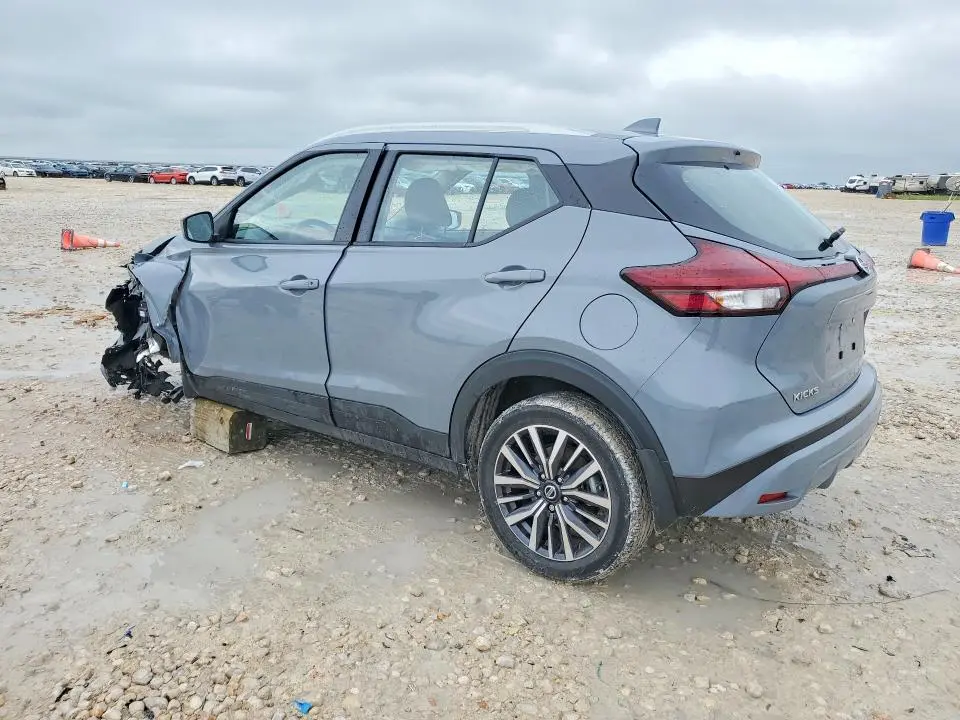 2021 NISSAN KICKS SV  