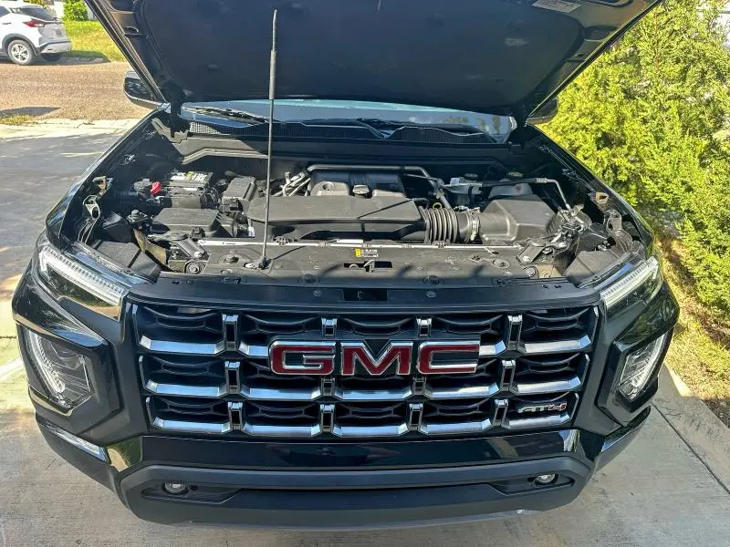 2023 GMC CANYON AT4  