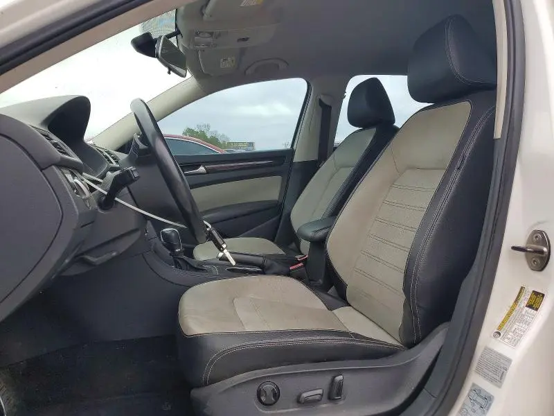 2015 VOLKSWAGEN PASSAT SE  
