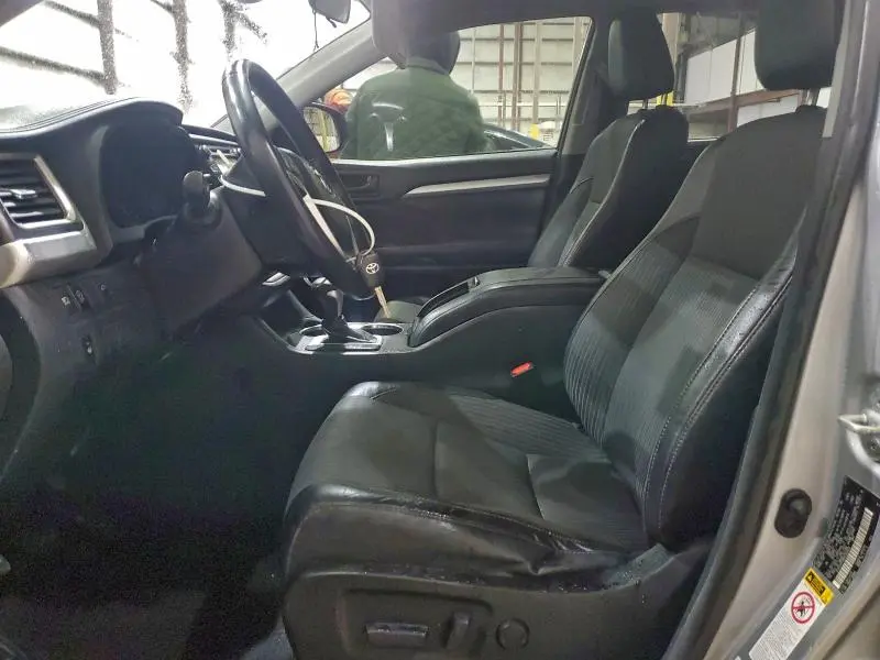 2017 TOYOTA HIGHLANDER LE  