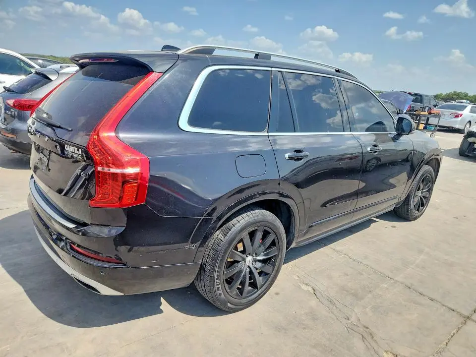 2017 VOLVO XC90 T6  