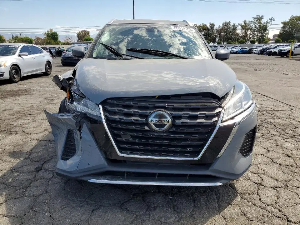 2021 NISSAN KICKS SV  