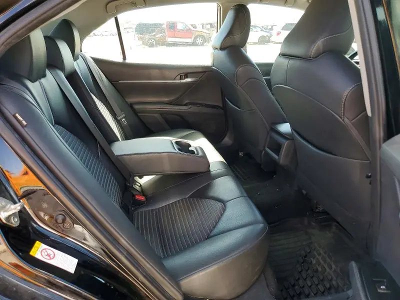 2018 TOYOTA CAMRY SE  