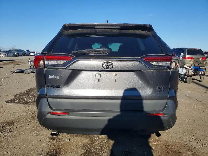 2019 TOYOTA RAV4 XLE  