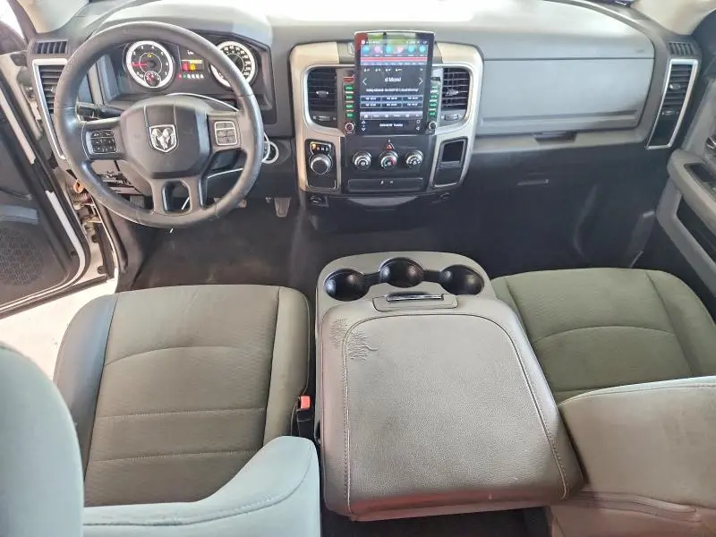 2016 RAM 1500 SLT  