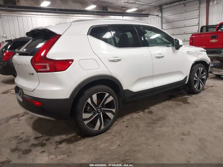 2024 VOLVO XC40 B5 ULTIMATE BRIGHT THEME