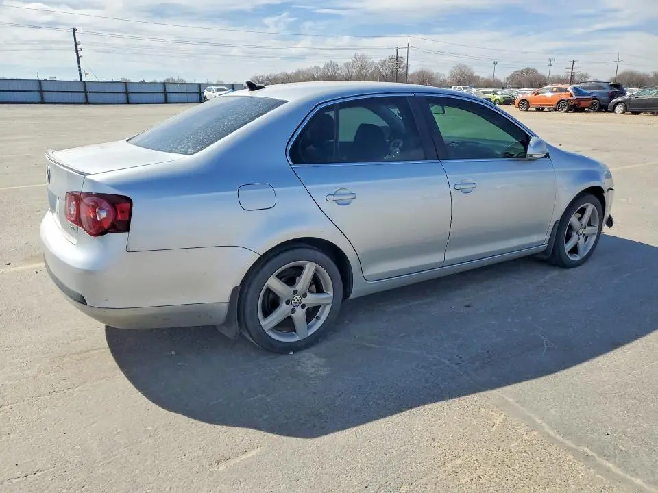 2010 VOLKSWAGEN JETTA   