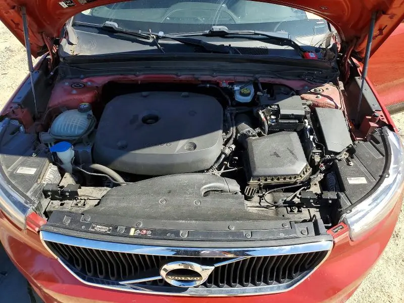 2020 VOLVO XC40 T4 MOMENTUM  