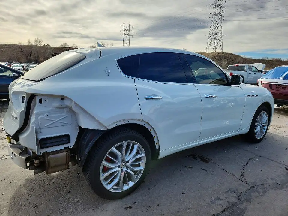 2022 MASERATI LEVANTE BASE  