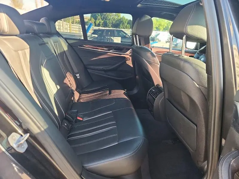2019 BMW 530E   
