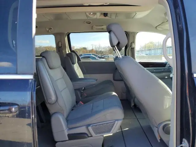 2010 CHRYSLER TOWN & COUNTRY TOURING  