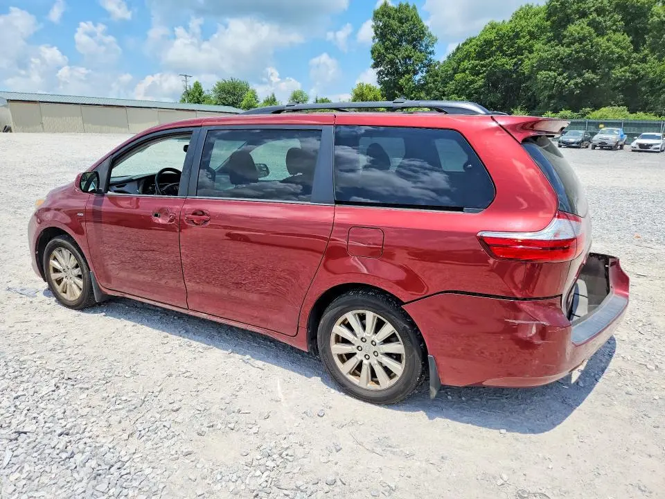 2017 TOYOTA SIENNA LE  