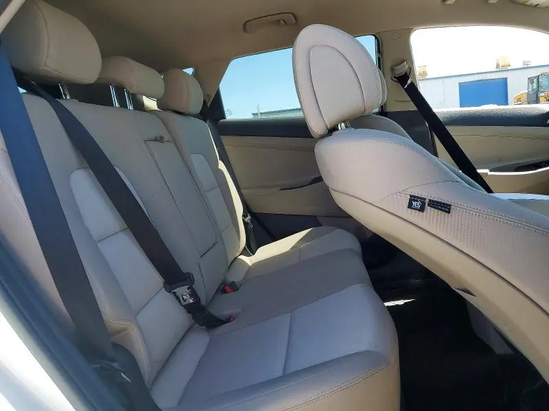 2018 HYUNDAI TUCSON SE  