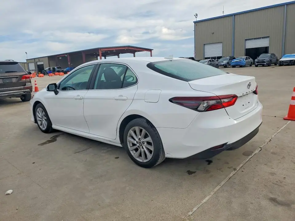 2022 TOYOTA CAMRY LE  