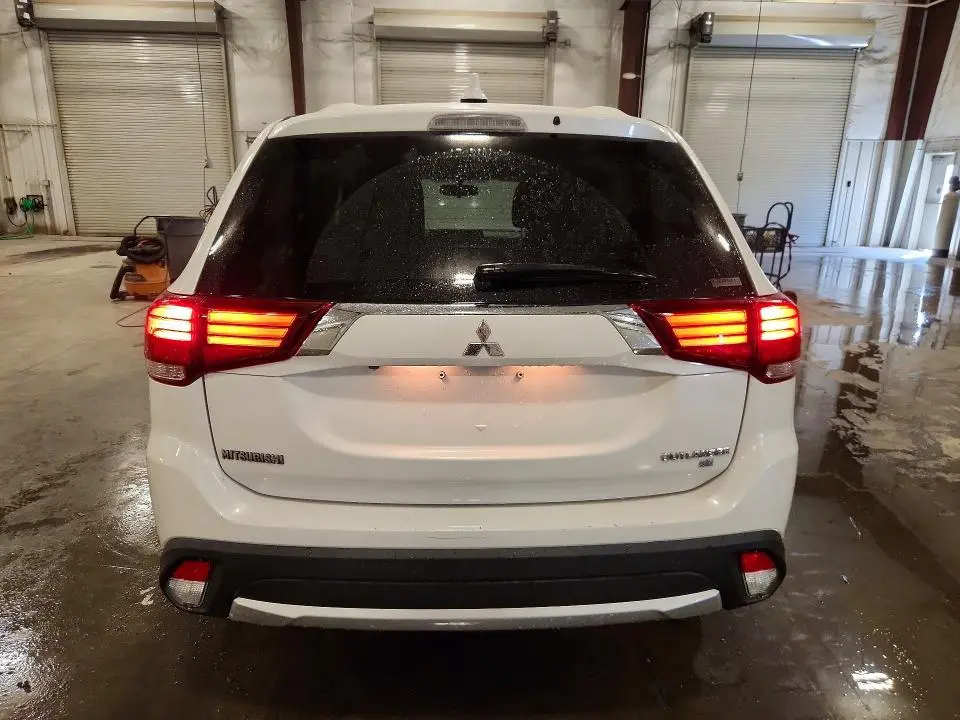 2018 MITSUBISHI OUTLANDER SE  