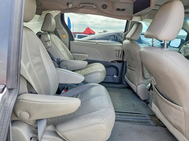 2013 TOYOTA SIENNA XLE 8-PASSENGER  