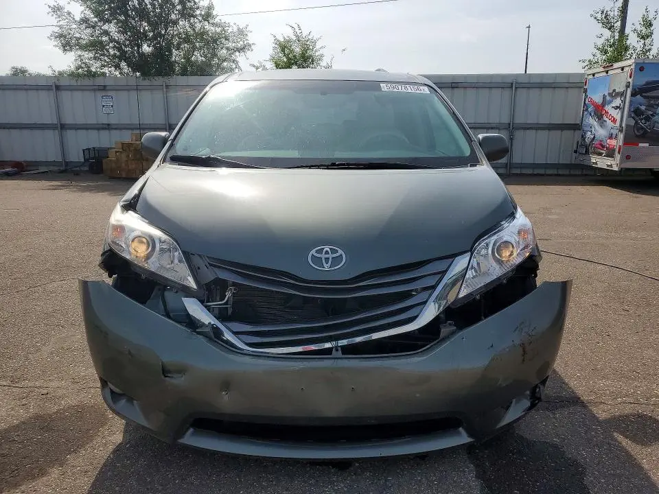 2013 TOYOTA SIENNA XLE  